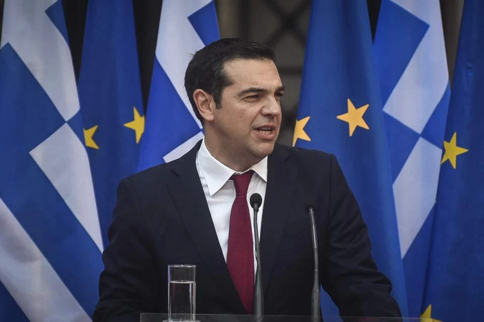 Η απάντηση του Τσίπρα στο Bloomberg για τη γραβάτα (Βίντεο)